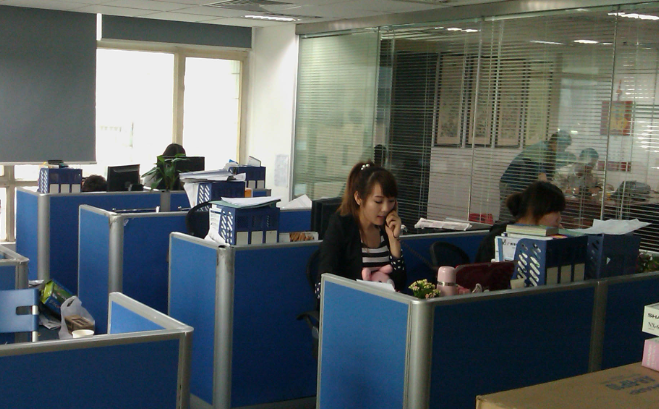 盛通四方现货商城与传统批发市场对比：效率与成本分析